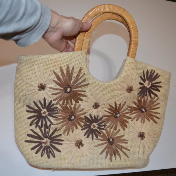 KATY LANDRY Paper Straw with Man Made Materials Pockets Snaps Zip Flowers Tote - Picture 8 of 8